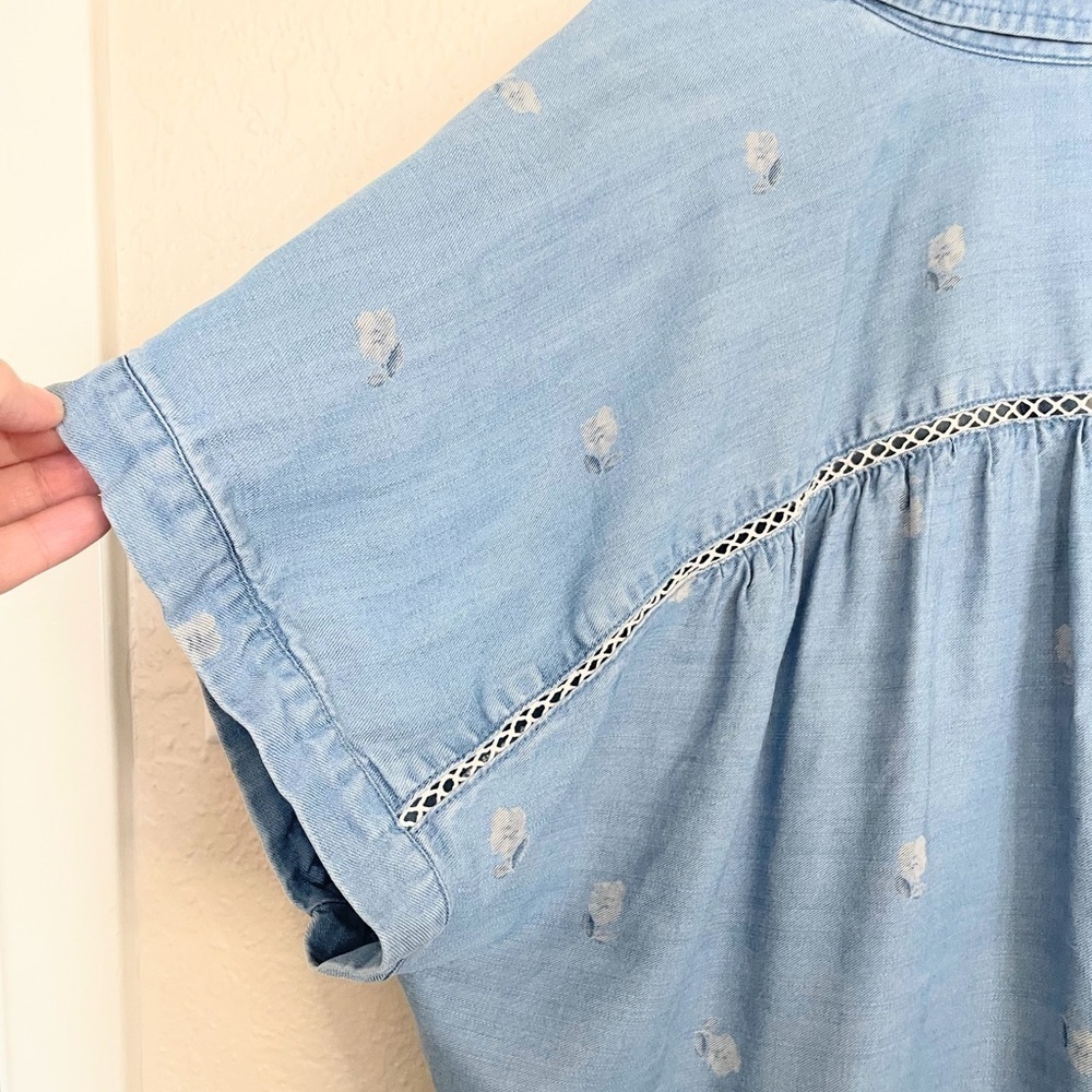 J.Jill 100% Tencel Chambray Floral Lace Yoke Relaxed Button Shirt Blue Women’s M - Picture 10 of 12
